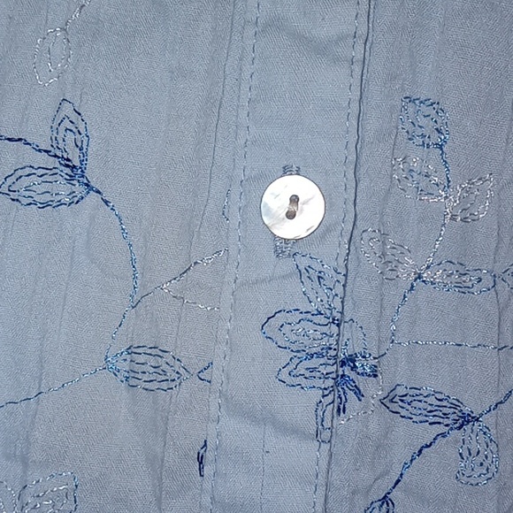 Dress Barn Woman's Button Up Top - Picture 3 of 5